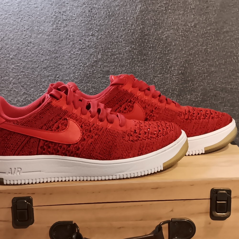 Nike Men's Air Force 1 Low Flyknit Sneakers, Size 7 - Picture 9 of 9